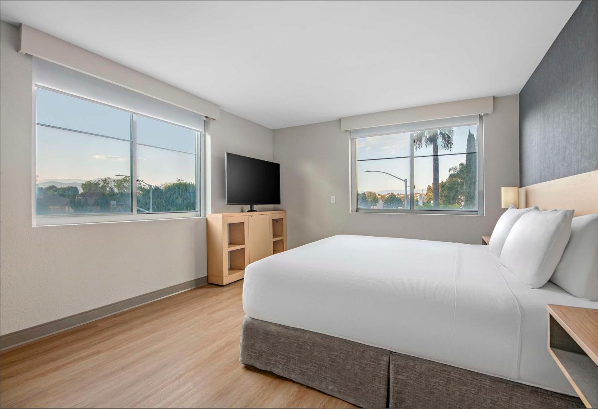 Hyatt Place Riverside Downtown Exterior photo