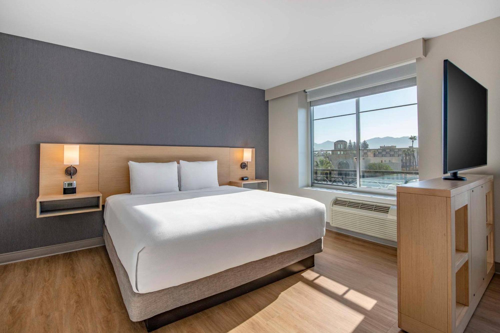 Hyatt Place Riverside Downtown Exterior photo